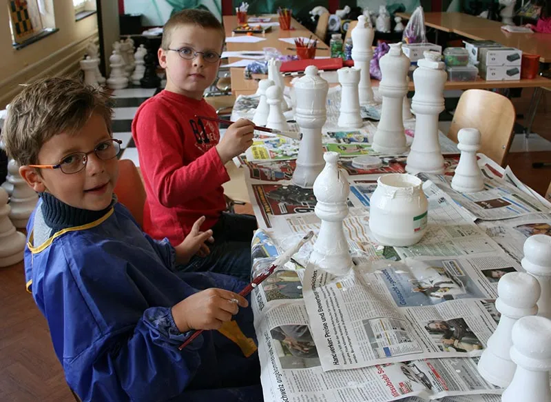 Model chess figures from clay